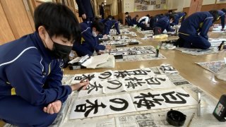 【中学校行事】書き初め大会が行われました