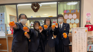 学生寮  心温まる差し入れに感謝！寮生みんなでいただきます！