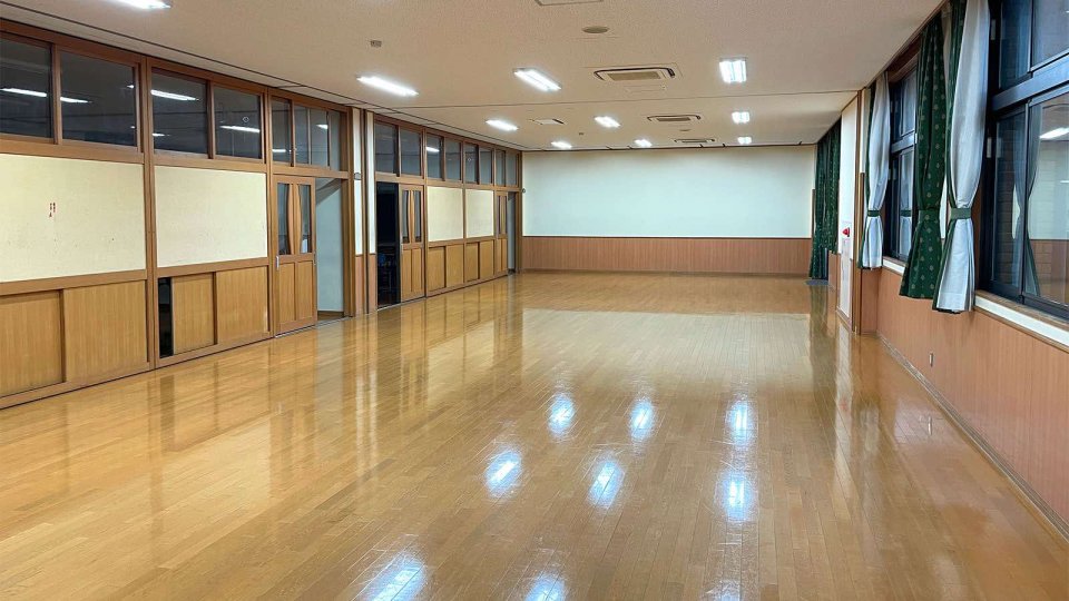 学年集会もできる広い廊下