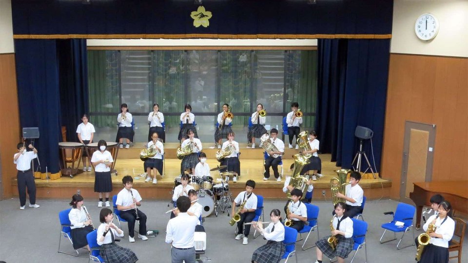 見事な演奏に耳を傾け