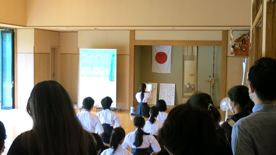 礼節を重んじる弓道部