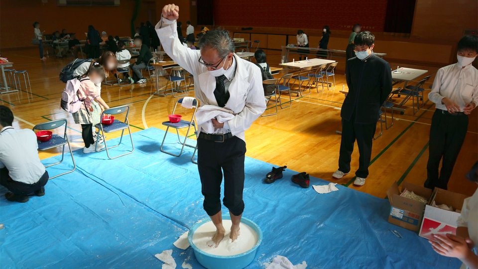 水上歩行でガッツポーズ！