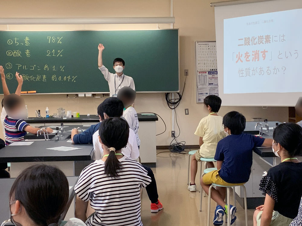 小6夏期集中特訓で理科実験を行いました