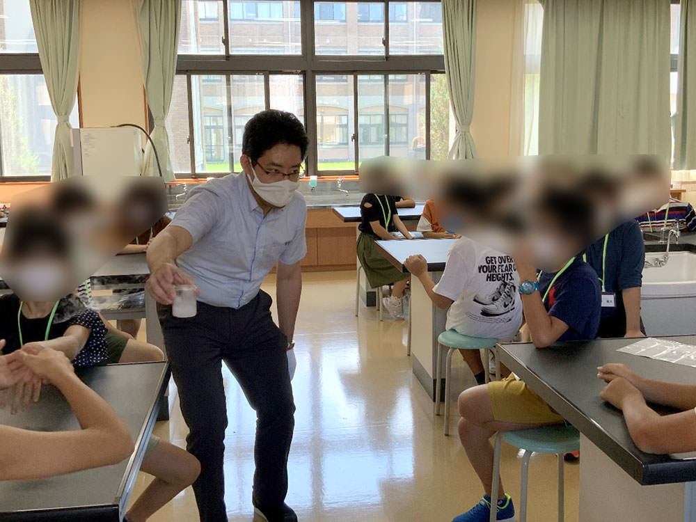 小6夏期集中特訓で理科実験を行いました