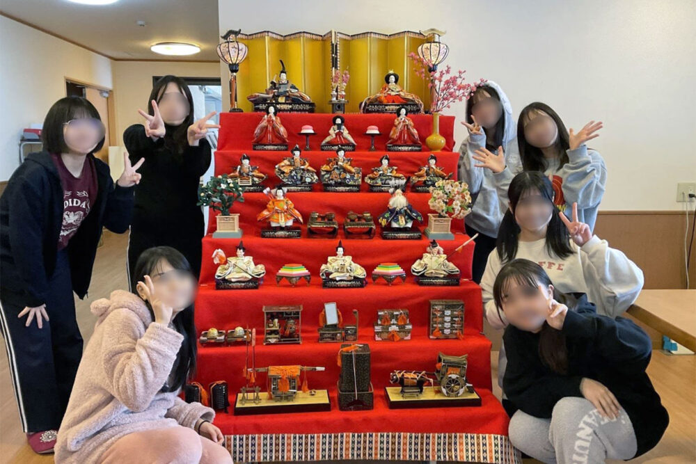 保護者に頂いたひな人形