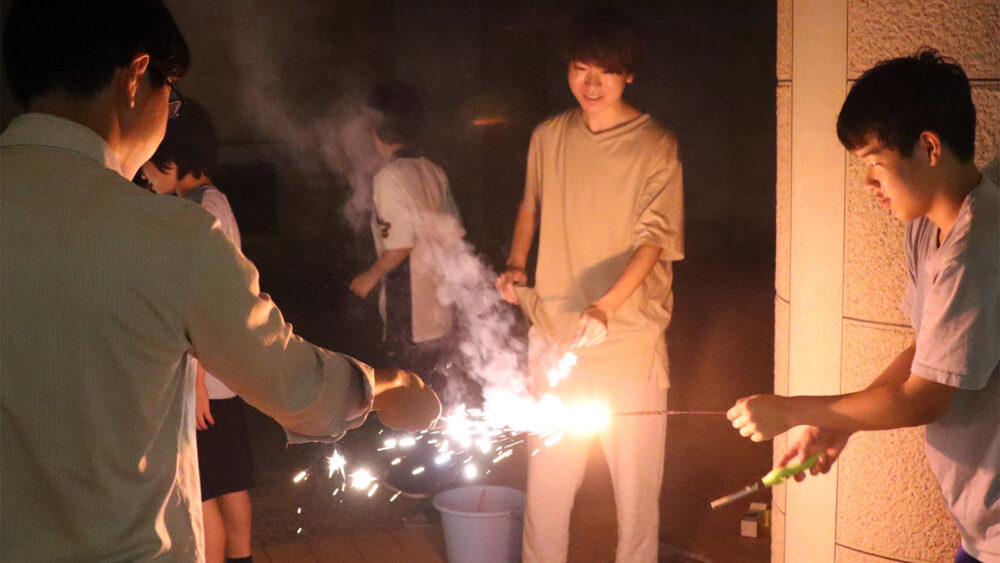 学生寮紹介#5 男子も女子も盛り上がる花火やBBQの寮内イベント